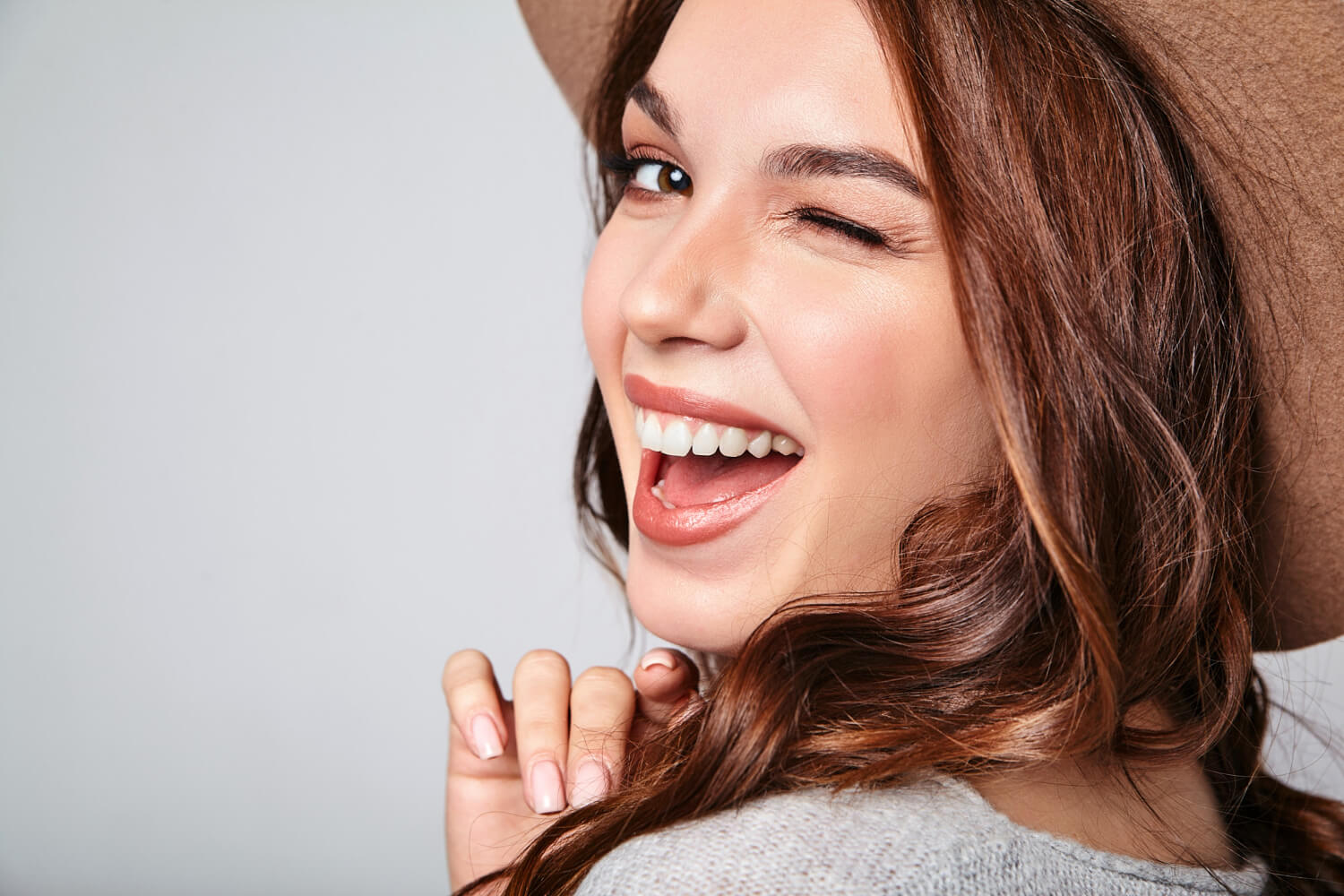 Facetas de Resina Deixam os Dentes Mais Grossos